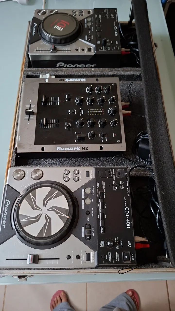 Cdj 400 Pioneer + Mixer Numark M2 com case