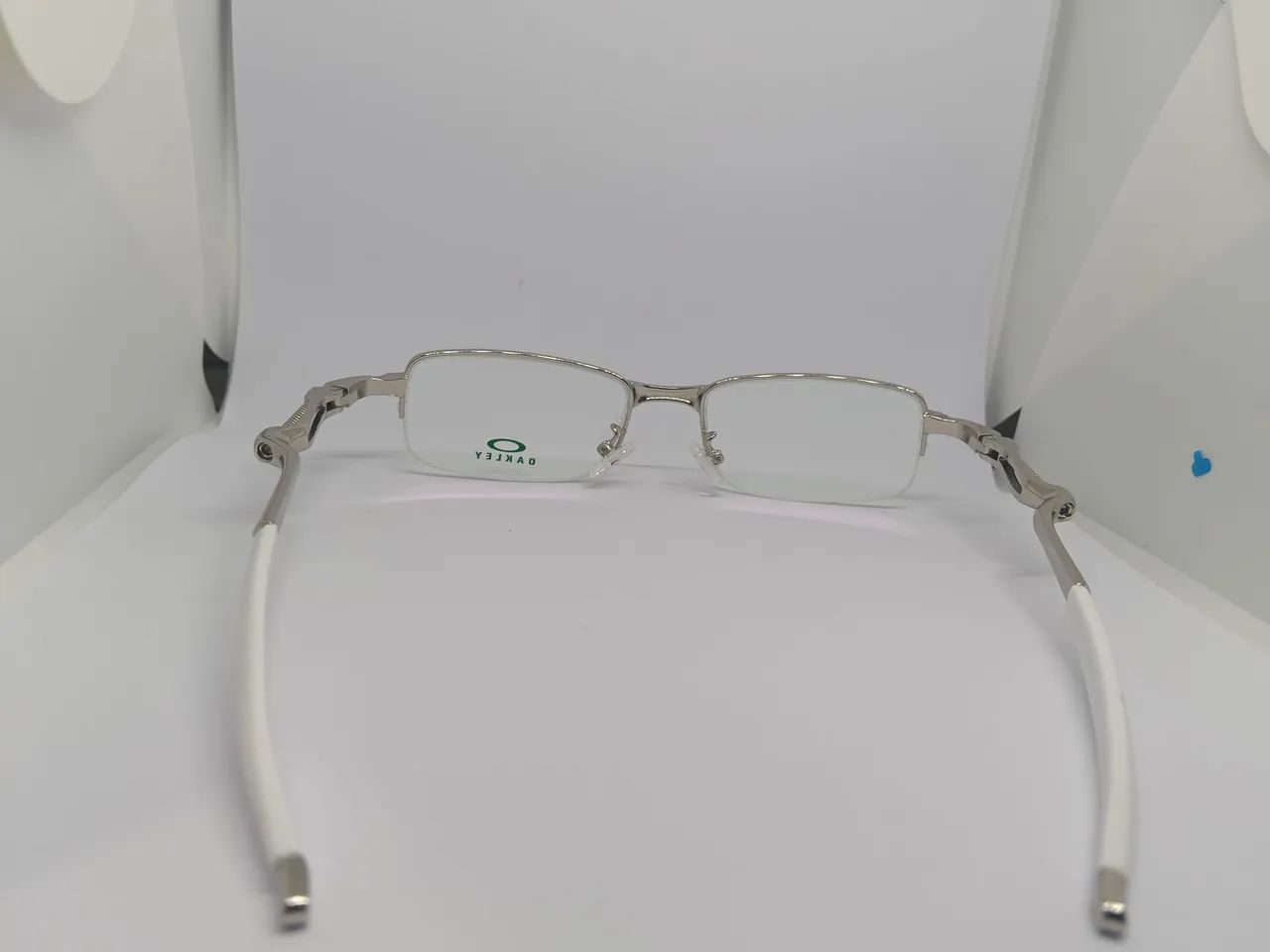 Óculos Oakley Metal Premium - Armação Prata Elegante e Moderna - Foto 2