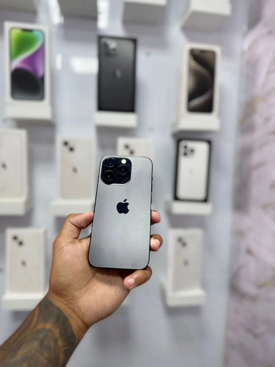 IPHONE 14 PRO 256GB<br>R$ 3.550,00