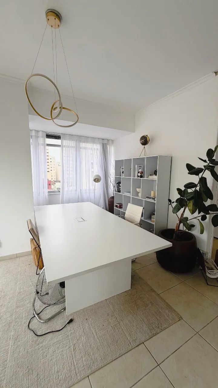 Mesa de escritório branca 