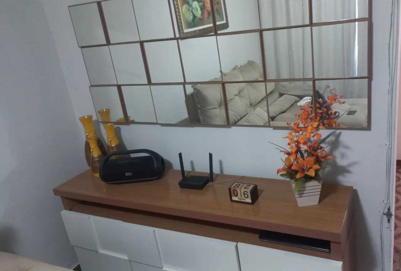 Lindo conjunto de espelho com buffet