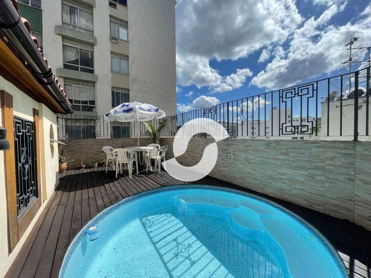 Cobertura tríplex, 3 dormitórios, suíte lavabo, 2 vagas