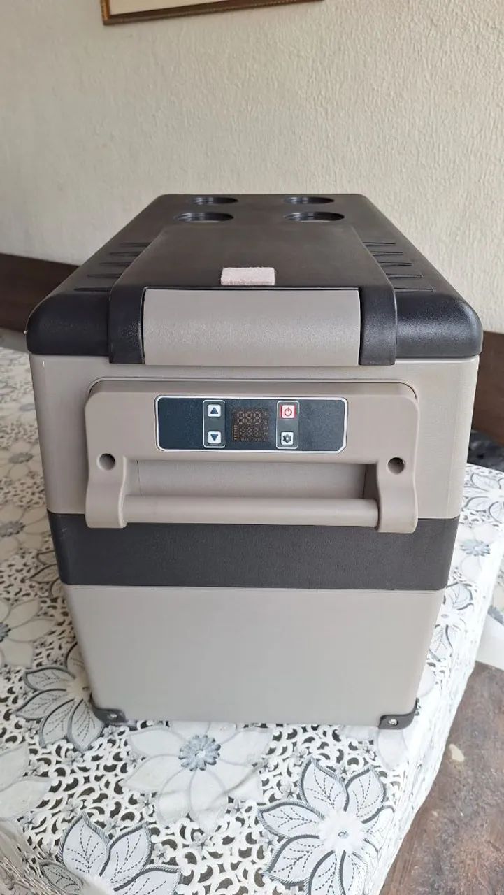 Geladeira multivolt para carro