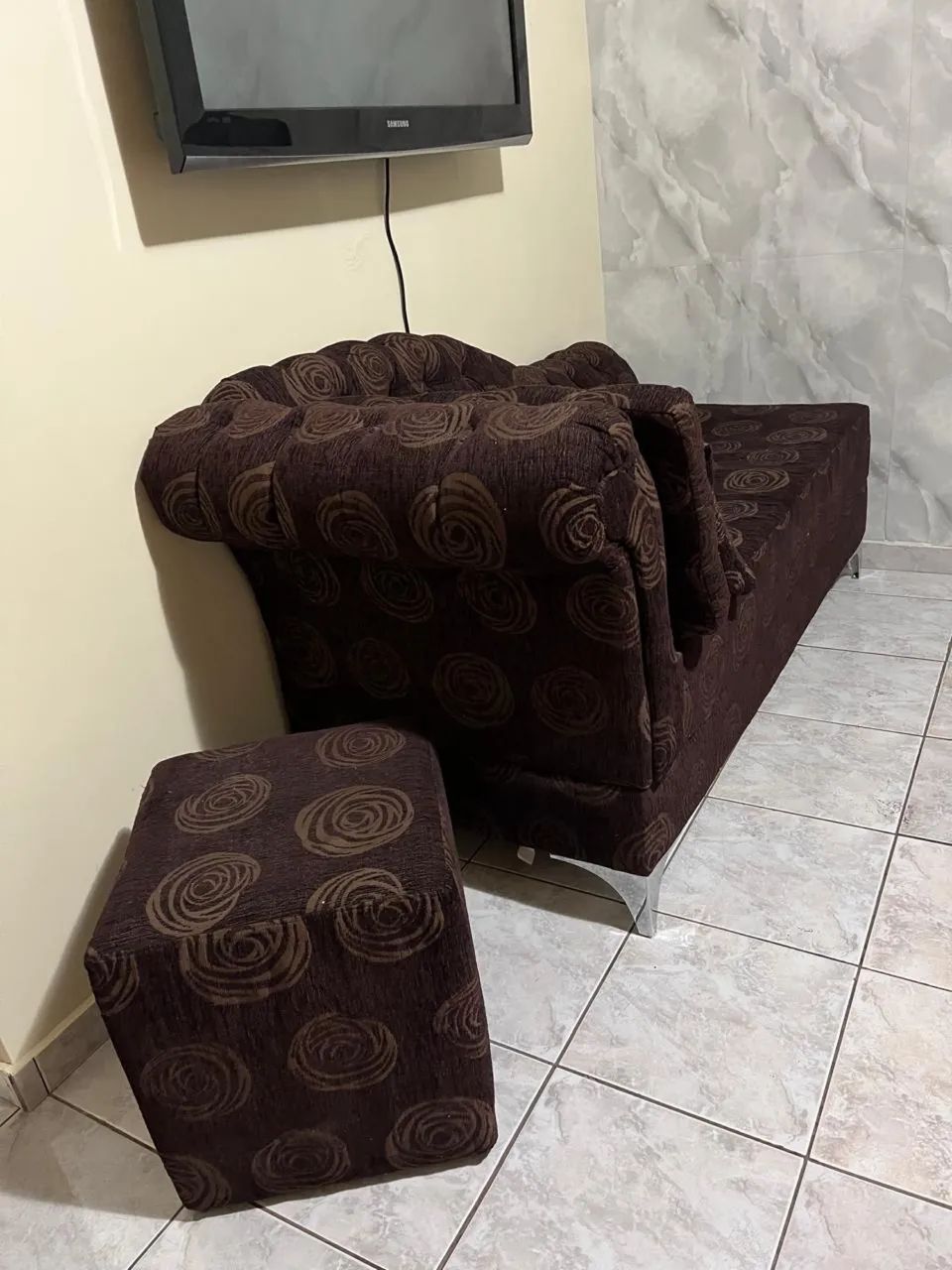 Divã/Chaise - acompanha puff na mesma estampa  - Foto 2