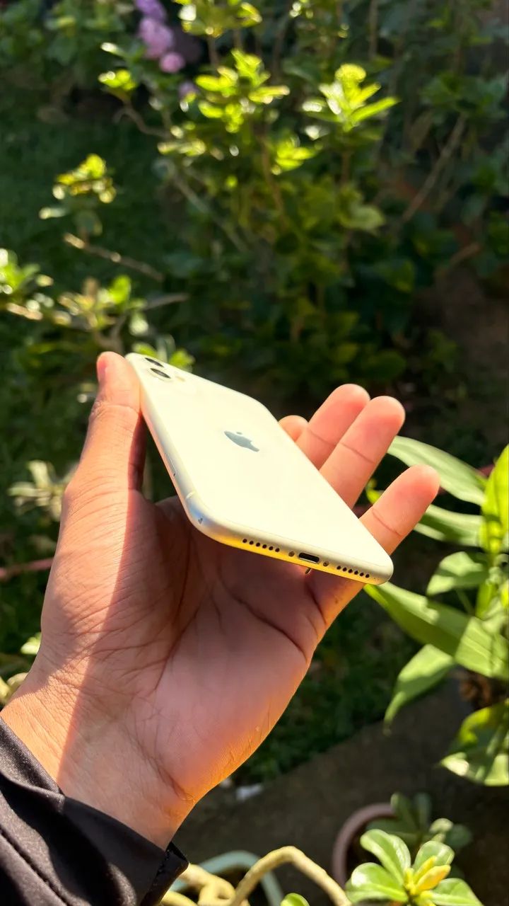 ? iPhone 11 Branco - Muito Conservado  - Foto 5