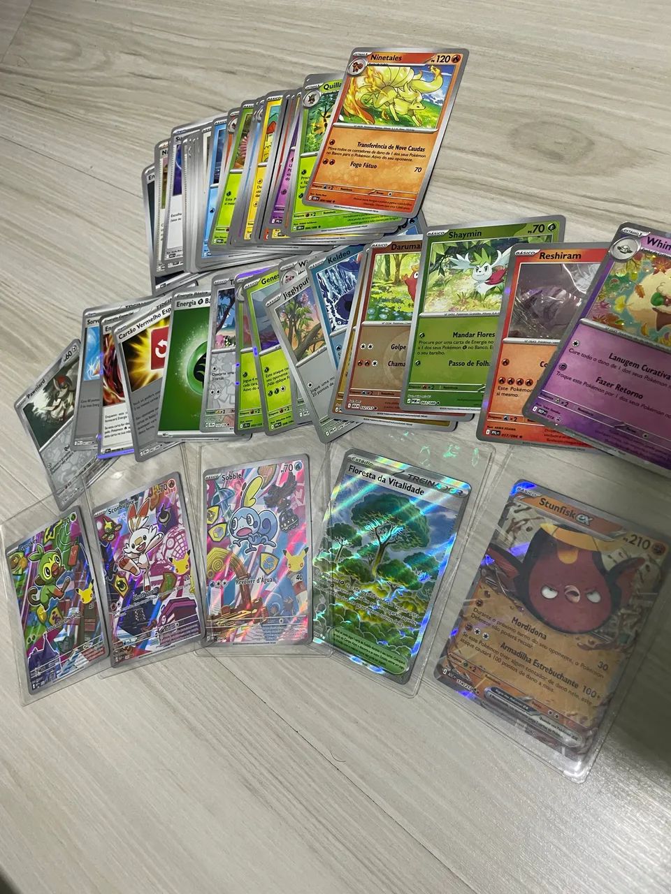 Lote POKÉMON 65 cartas contendo ULTRA RARAS - Foto 4