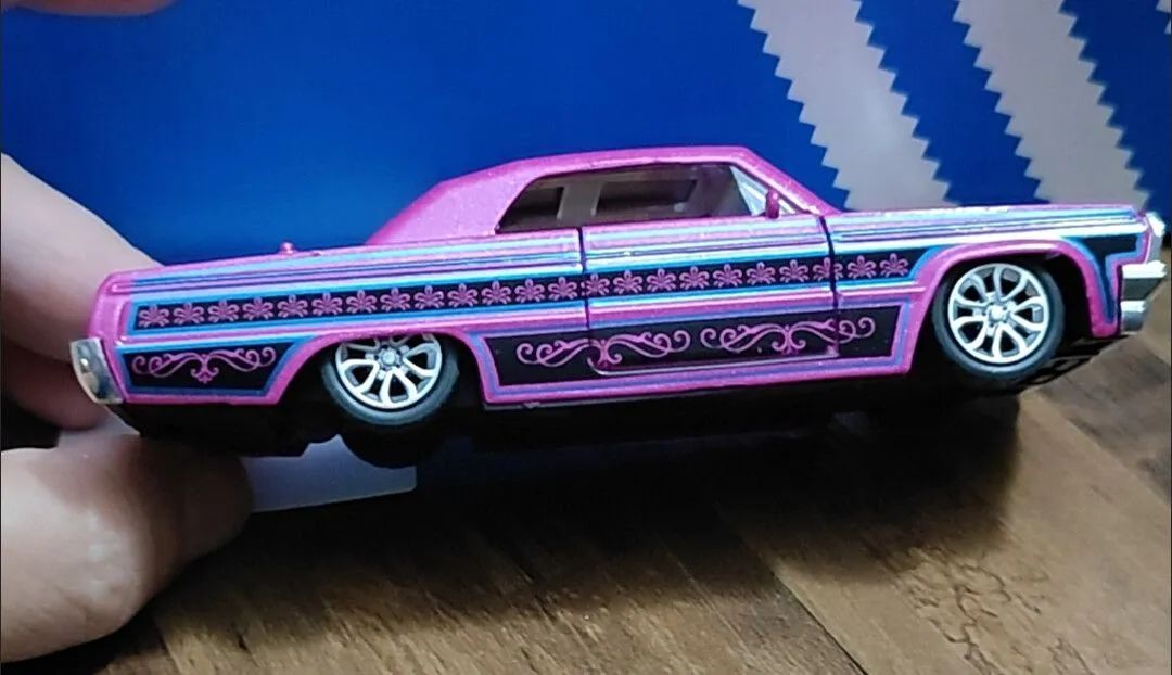Impala 1964 Low Rider pink escala 1:38 - Foto 4