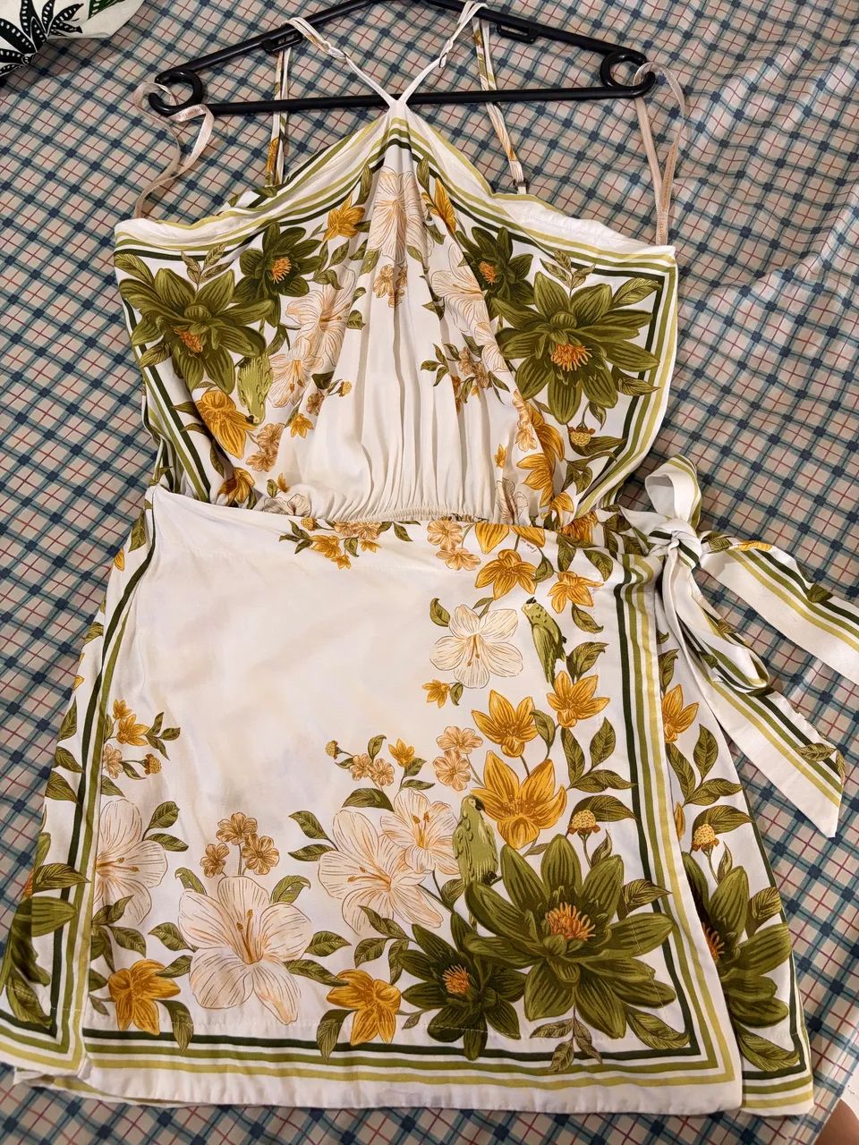 Vestido farm estampa ararajuba