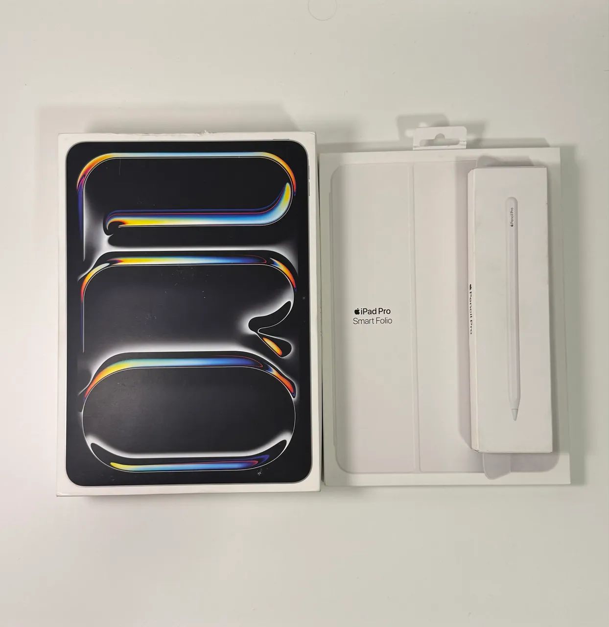 iPad Pro M5 11 polegadas 256 GB - Prateado + Apple Pencil Pro + Smart Folio - Branco