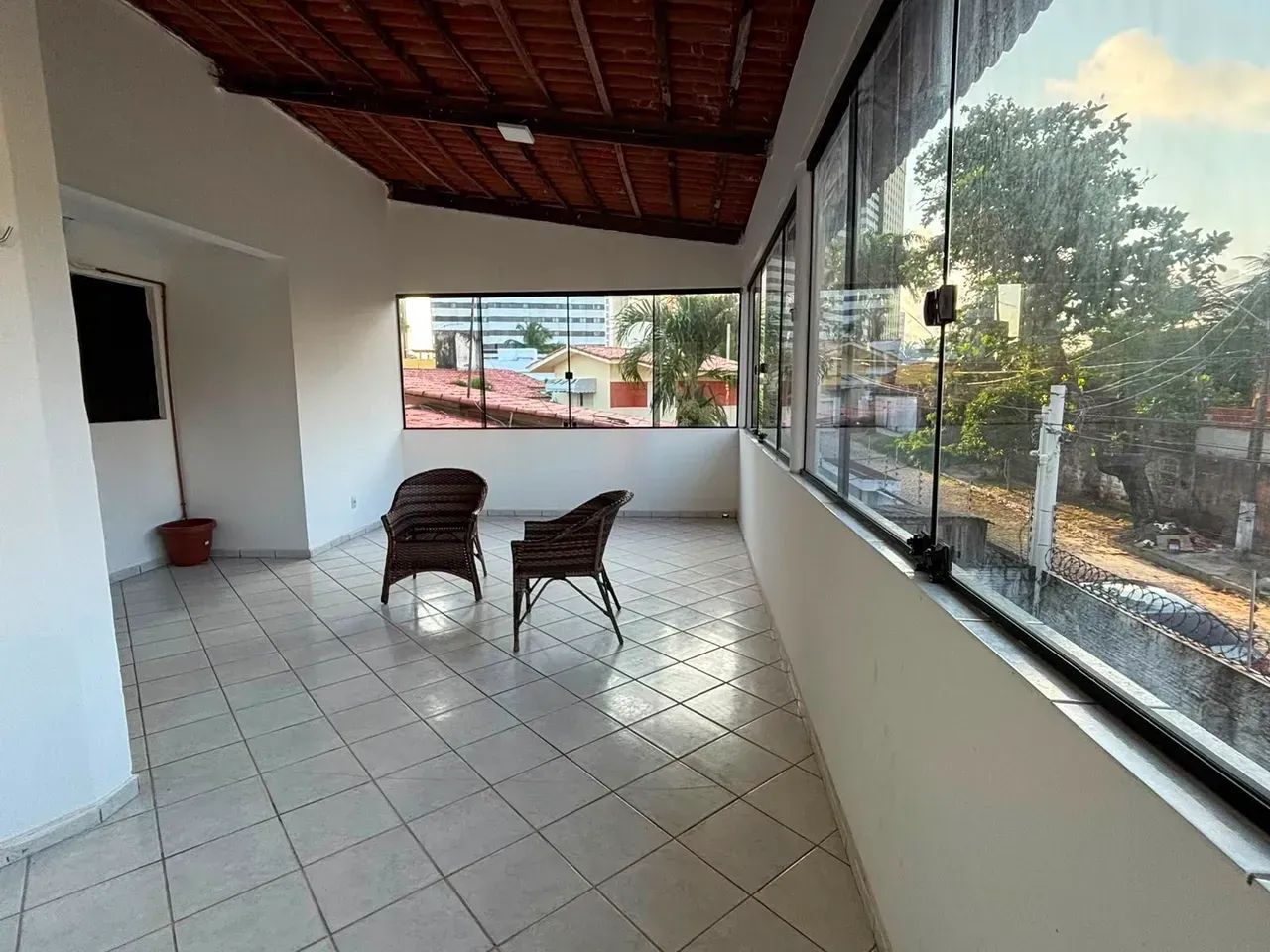 Duplex com 4 suites e piscina em Ponta Negra - Foto 3