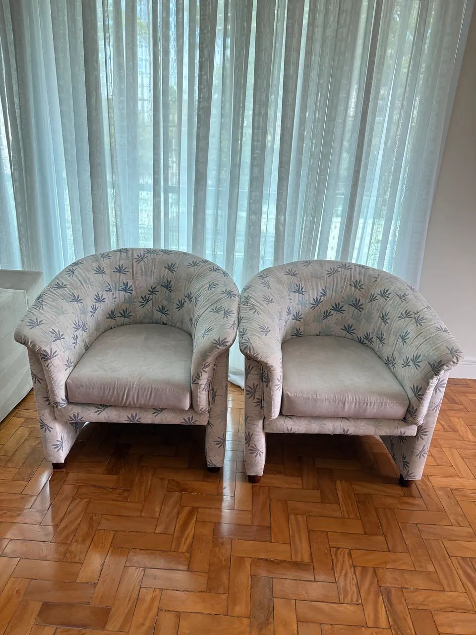 Par de Poltronas Decorativas Redondas Estampadas - 80x72cm