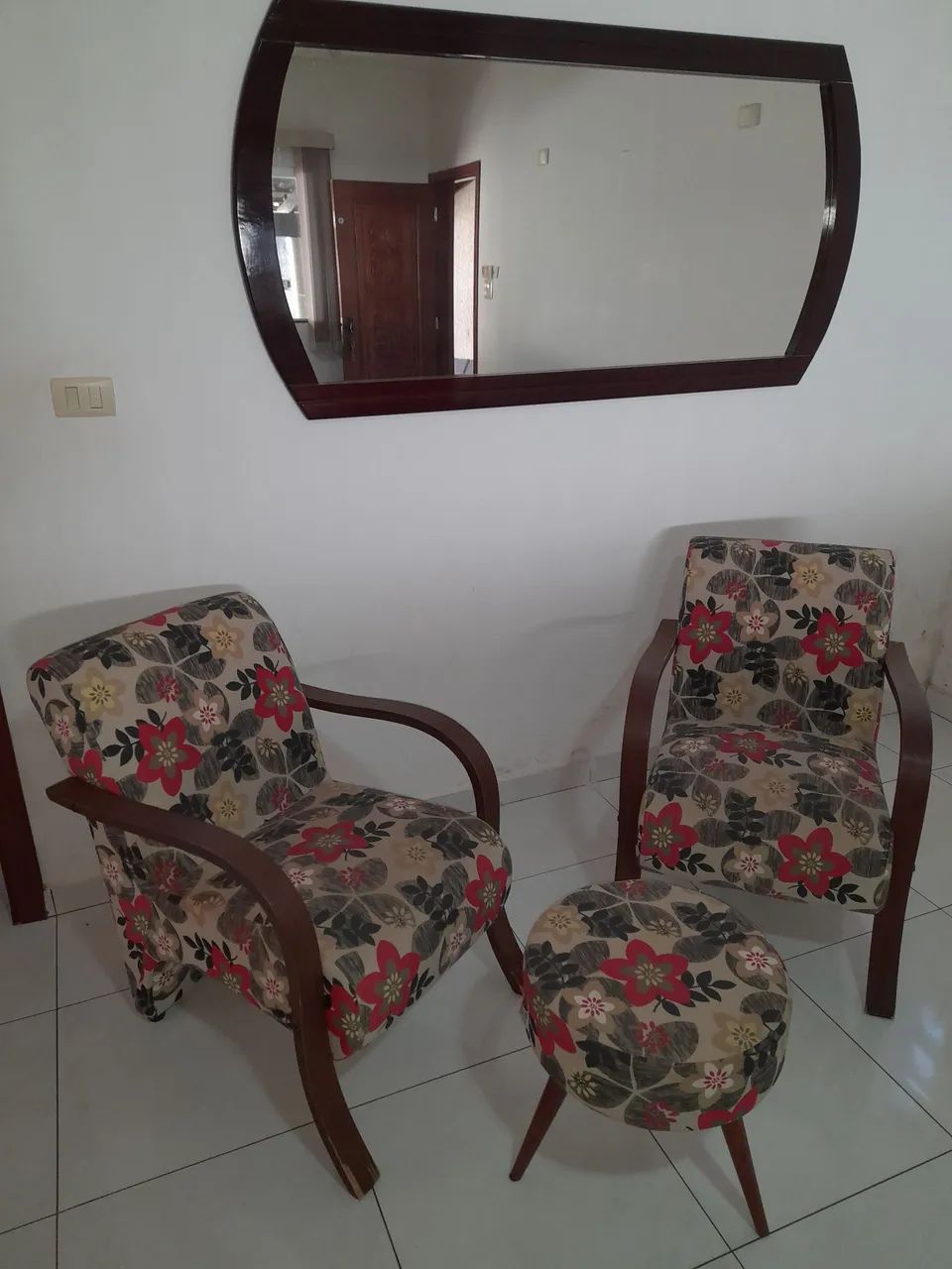Poltronas com mesa