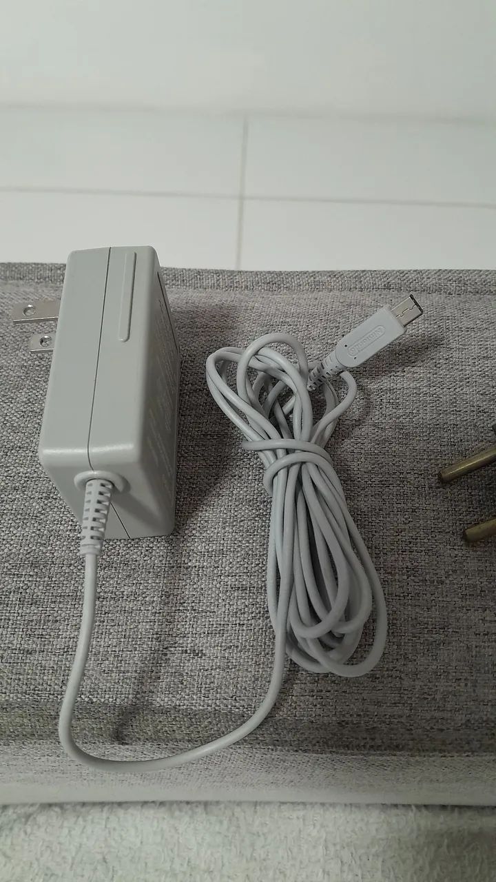 Carregador Nintendo dsi original 110v com adaptador