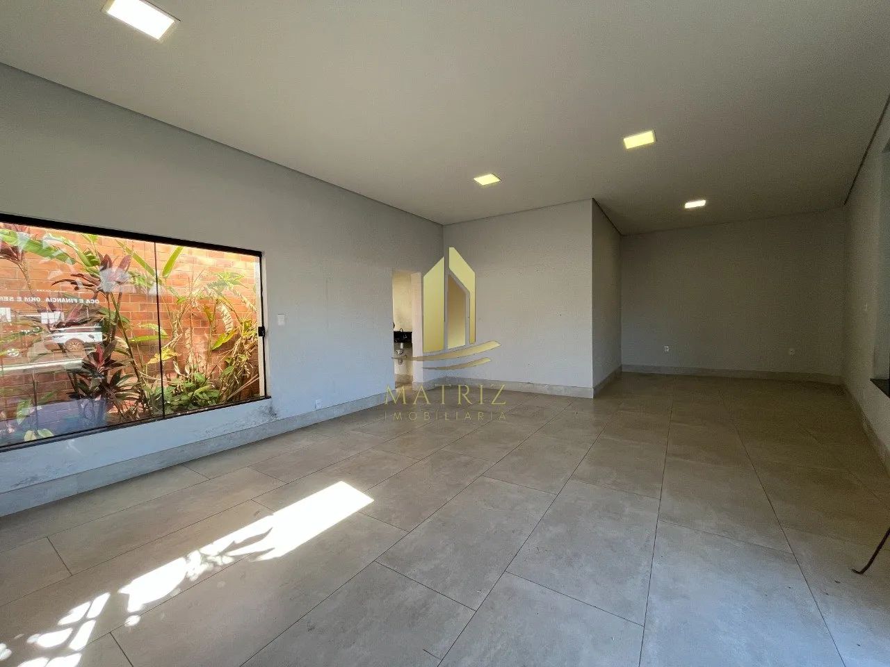 Ponto Comercial para Locação - Av. Major Nicácio