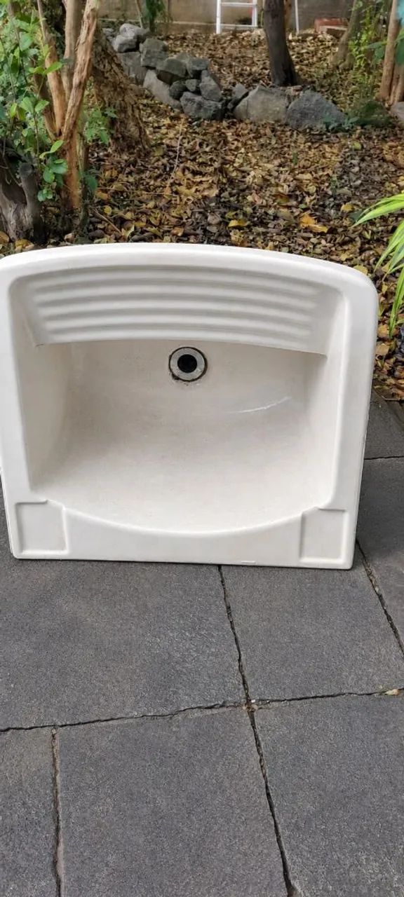Tanque de roupa de louça 