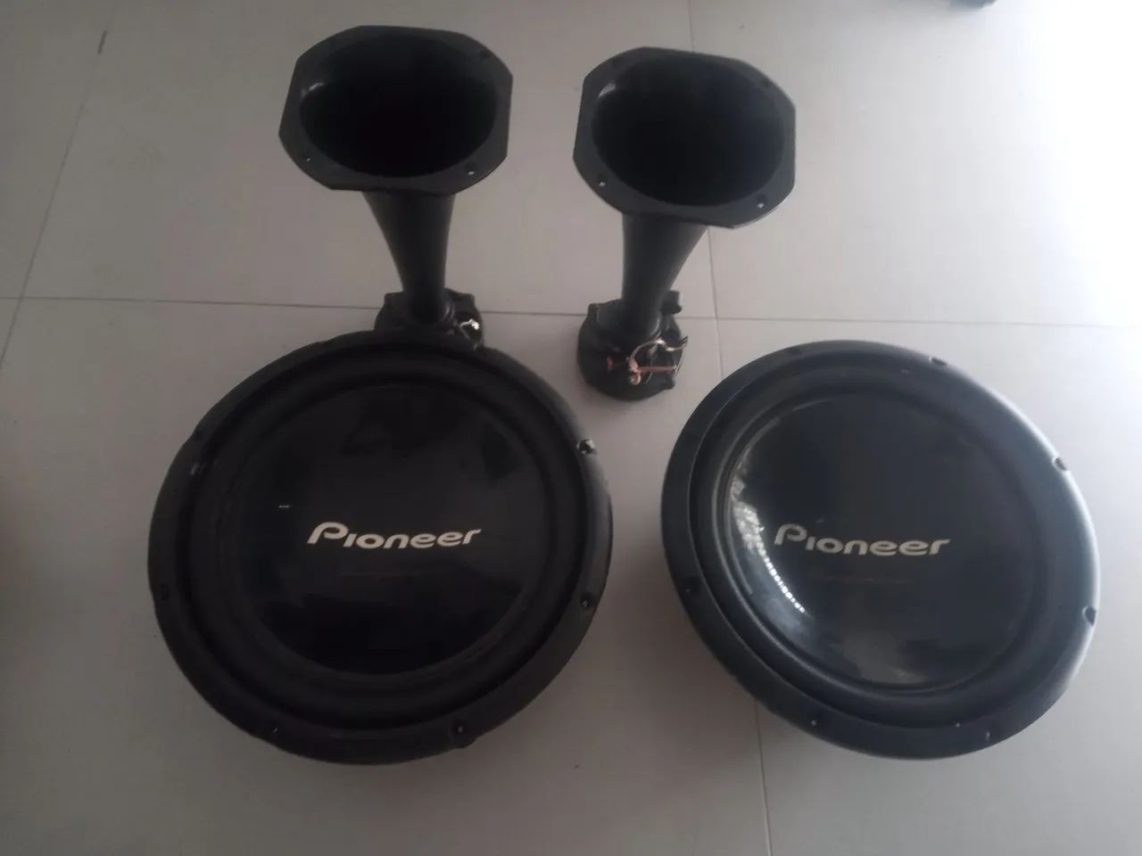 Vendo dois auto falante Pioneer e duas corneta  - Foto 2