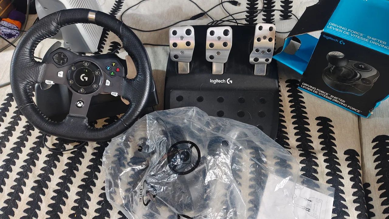 Volante G920 com câmbio Xbox e Pc impecável  - Foto 3