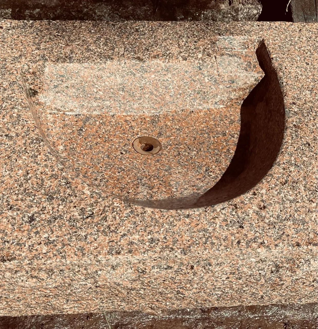 Pia de pedra bruta, granito rosado. - Foto 4