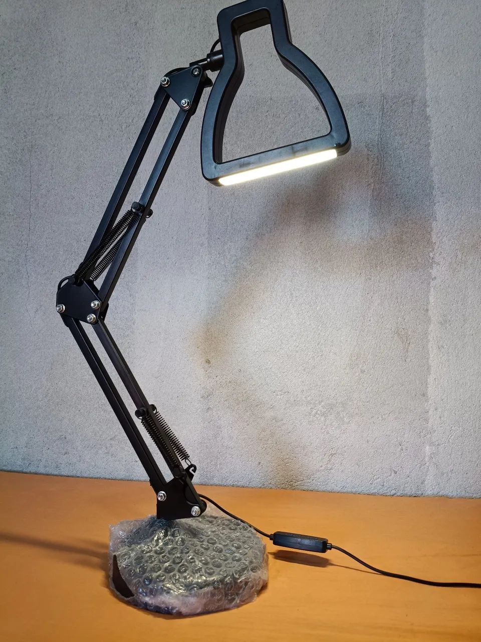 Luminária LED de mesa - Foto 3