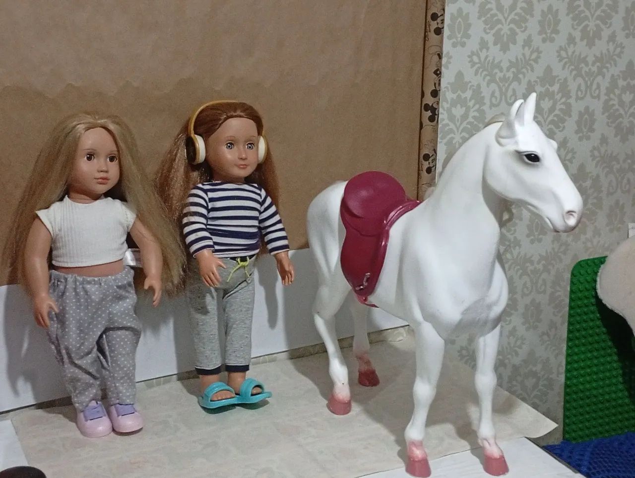 Lote Bonecas Our Generation e Cavalo Ouro Generation 