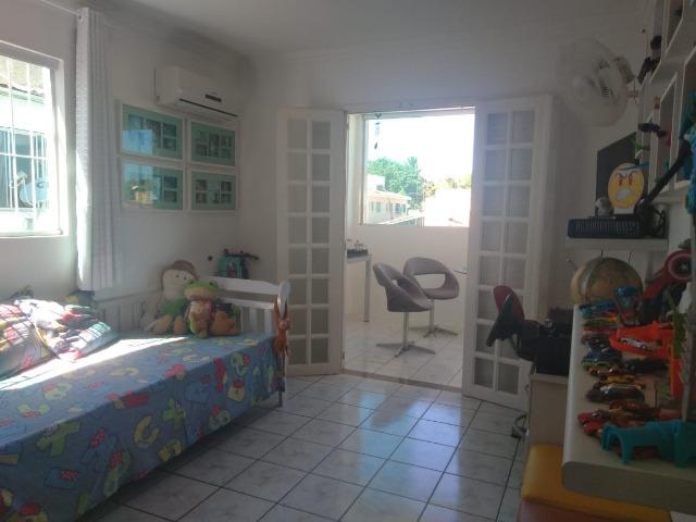 Excelente Oportunidade! Belíssima e ampla casa semi mobiliada, ótima localização! - Foto 13