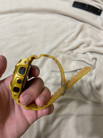 Relogio Sport Watch Dourado