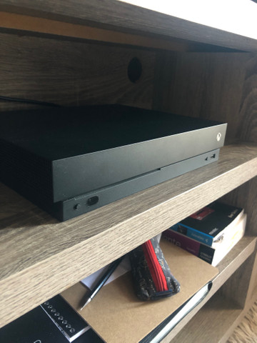 Xbox One X 1tb - Foto 2