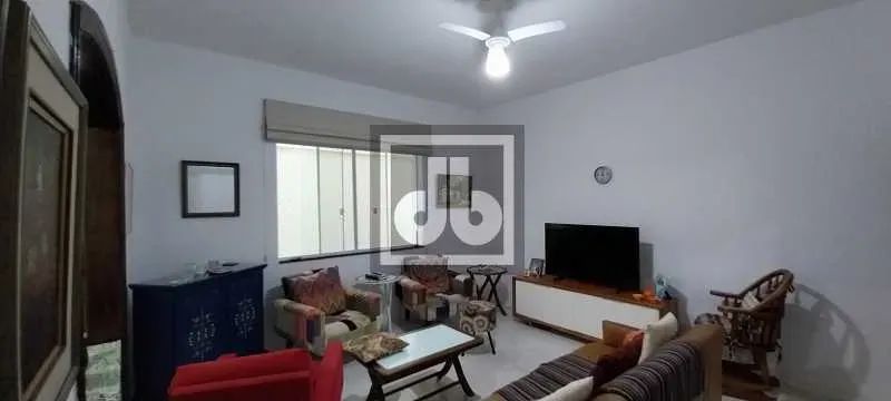 Copacabana, posto 6, quadra da praia, reformado
