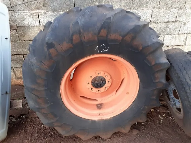 Roda com pneu 18,4 x 26, 10 Lonas, Goodyear