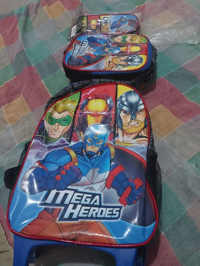 Kit mochila rodinha + lancheira e estojo( nova lacrada )