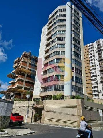 Apartamento no Edifício Antônio Benevides