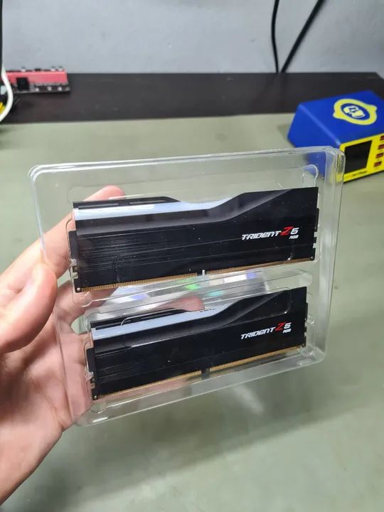 Memória RAM DDR5 7200 Mhz G.Skill Trident Z5 RGB 32GB (16GBx2) Intel XMP 3.0 - Foto 2