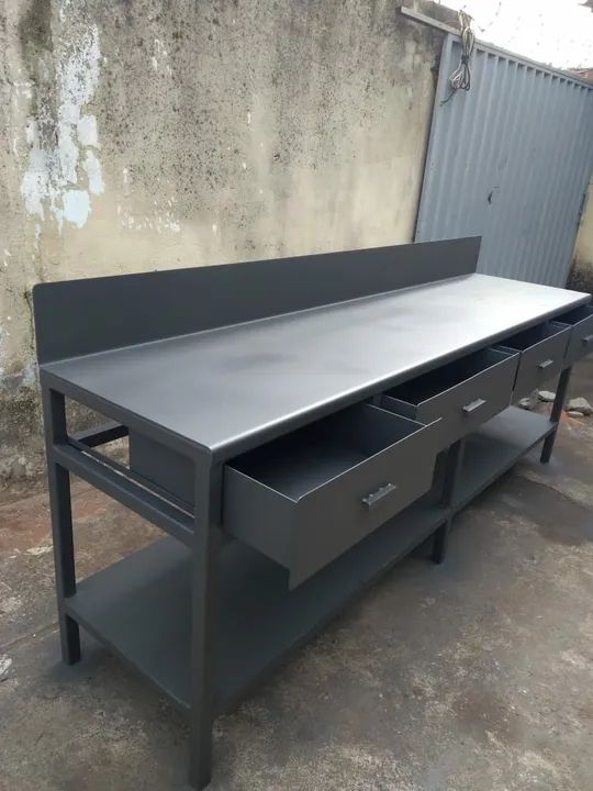 Bancada de Metal Industrial com Gavetas