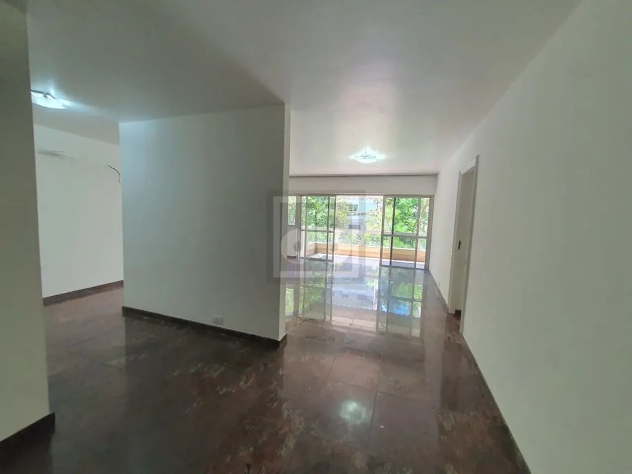 Leblon, Condomínio de Luxo, Varandão, 3 qartos, Reformado , 3 Vagas. - Foto 2