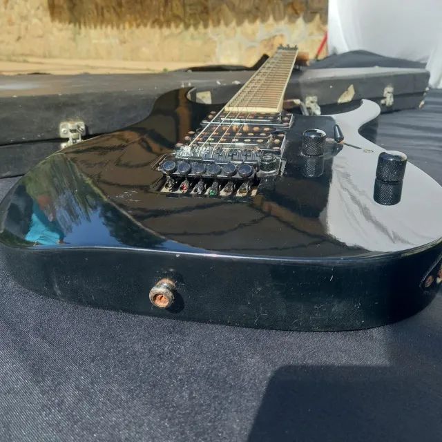 Guitarra Ibanez com case
