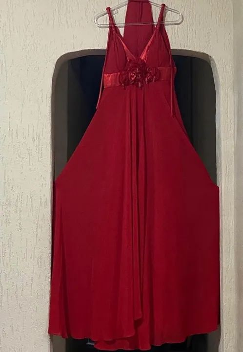 Vestido de festa vermelho com echarpe - Foto 3