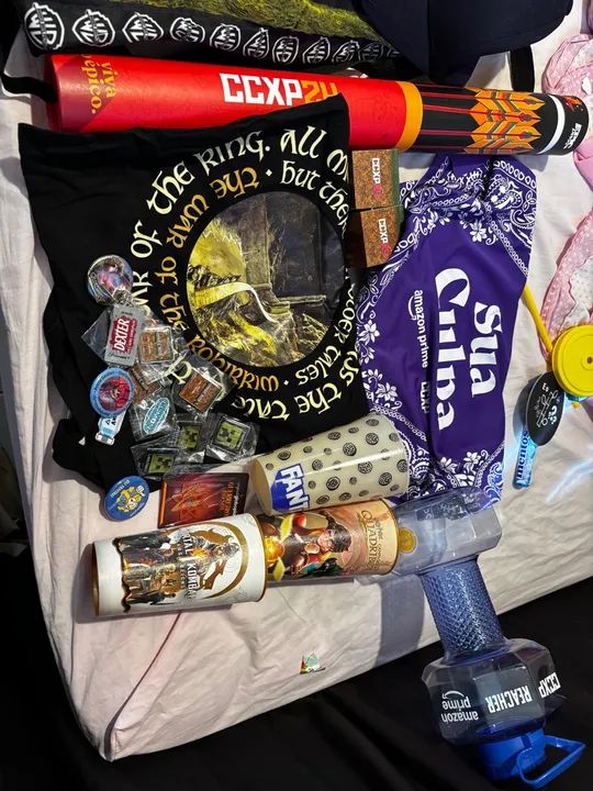 Coleção de Pins e Botons e mochilas - Foto 3