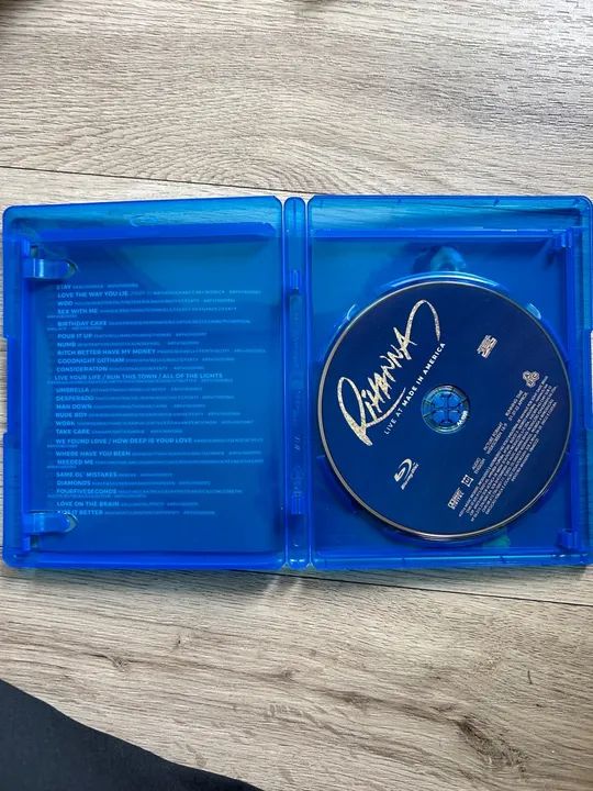 DVD Rihanna Live at America - Foto 3