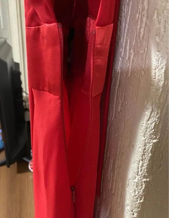 Vestido de festa vermelho com echarpe - Foto 5