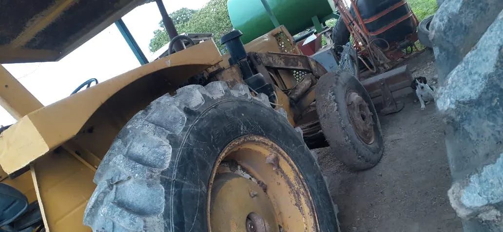 Trator CBT 2105 com lâmina e grade - Foto 4