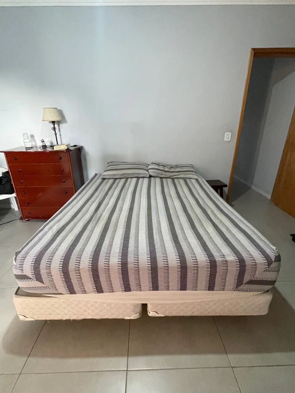 Cama Box Casal com colchão de Molas Ensacadas 