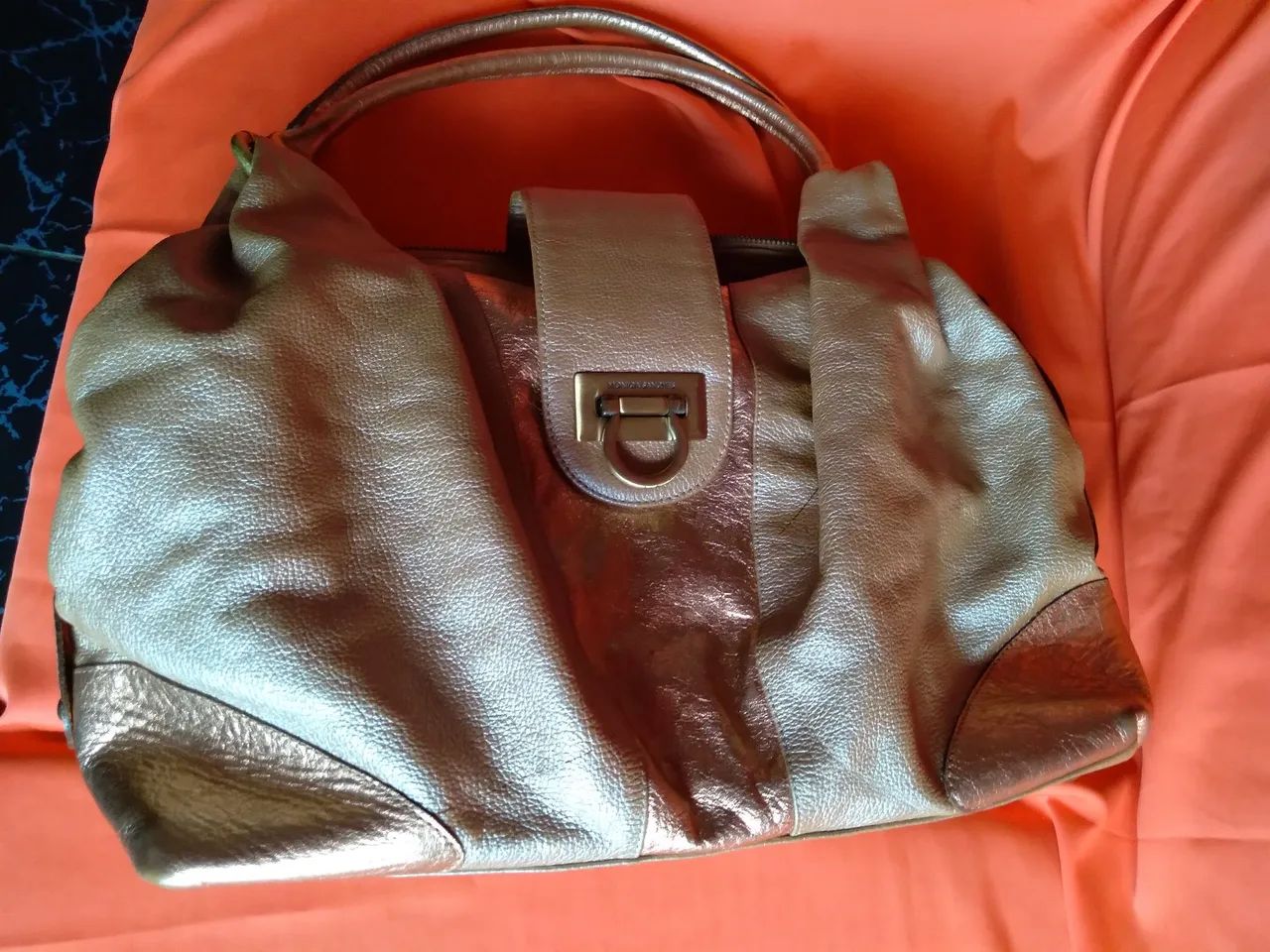 Bolsa de Ombro Monica Sanches Dourada - Foto 4