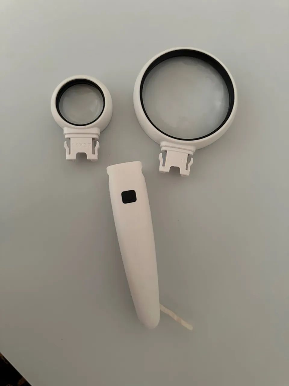 Lupa com LED e 2 lentes 