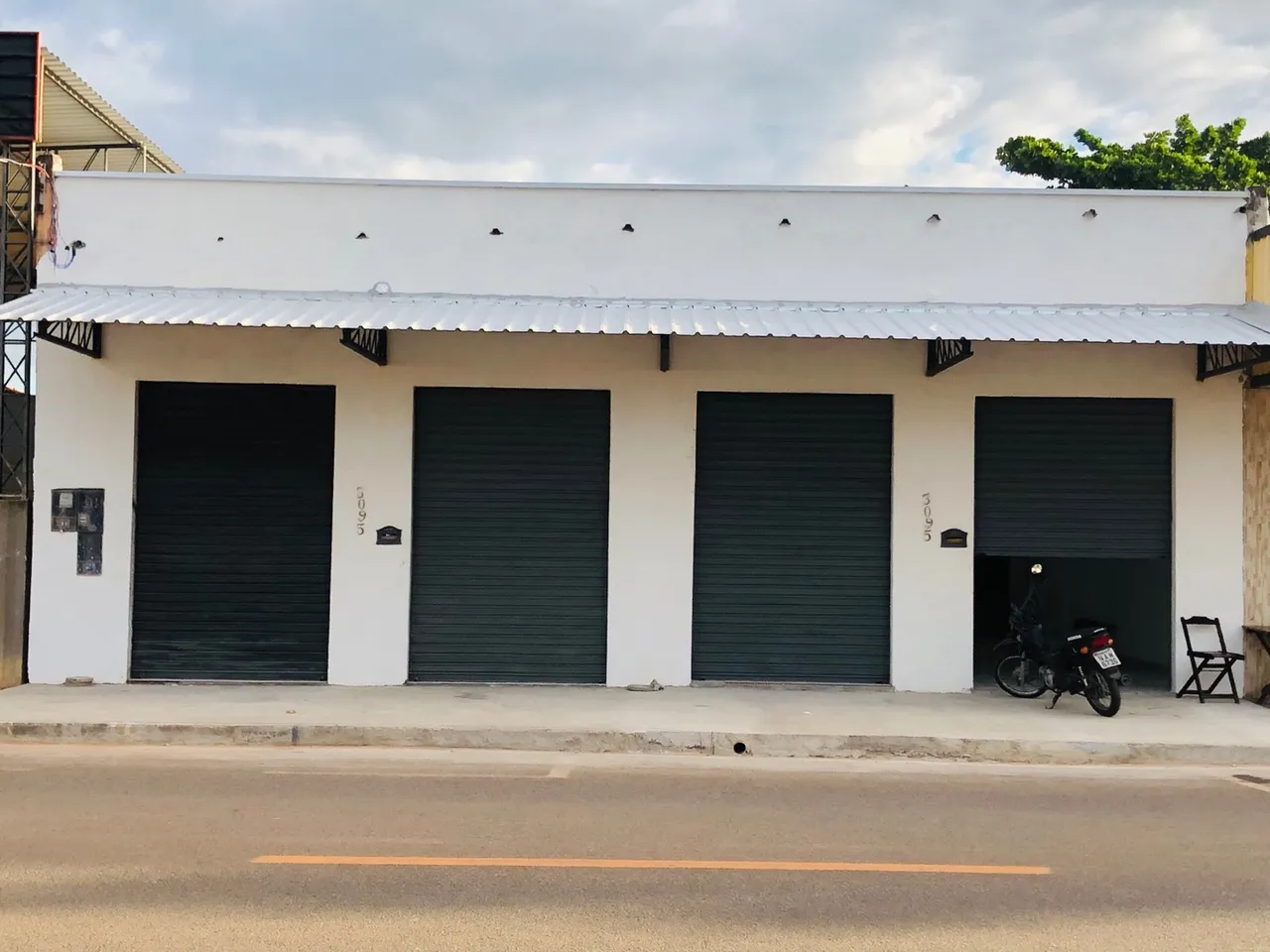 Aluga-se ponto comercial N21