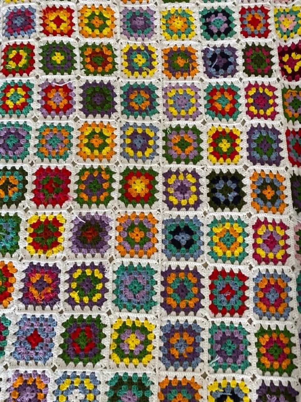 Manta de crochê colorida - Foto 2