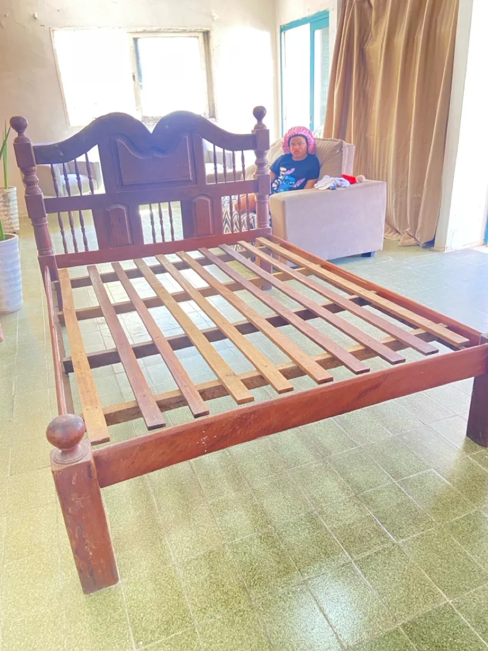 Cama de madeira maciça