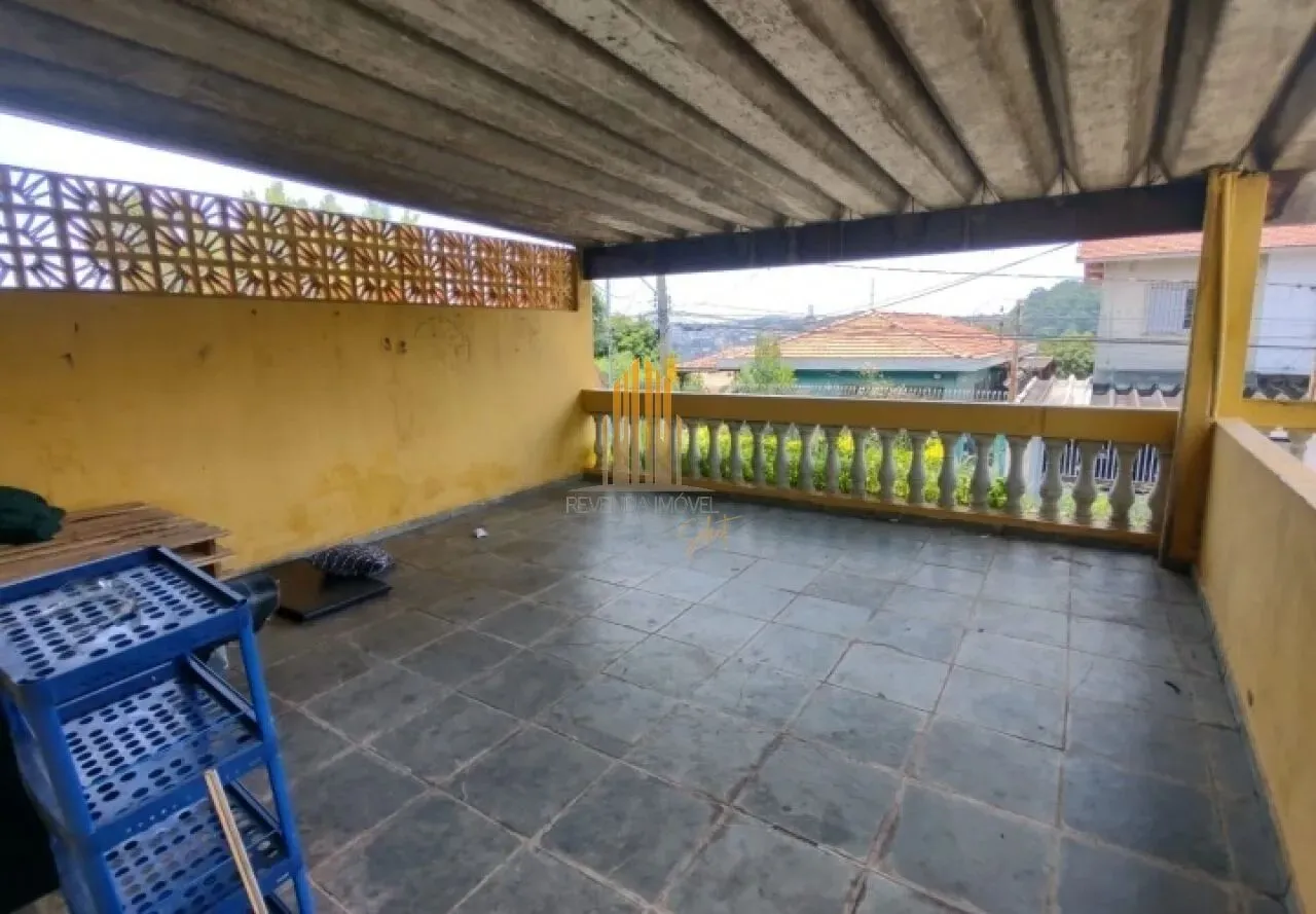 CASA À VENDA DE 80M² COM 2 QUARTOS, 2 BANHEIROS E UMA VAGA EM VILA PIRAJUSSARA.