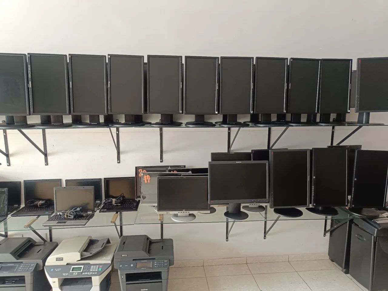 Monitores diversos para escritório e uso geral