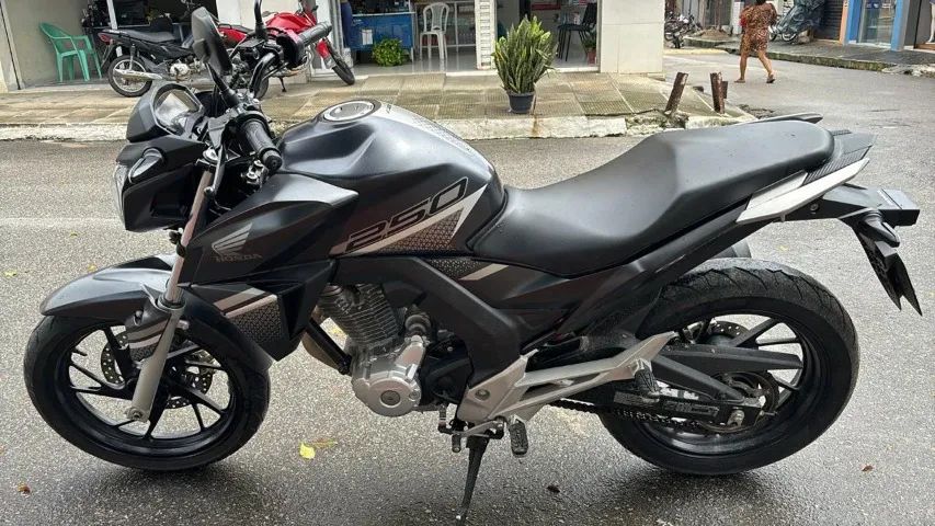 HONDA TWISTER CB 250 CC 2022 - Foto 4