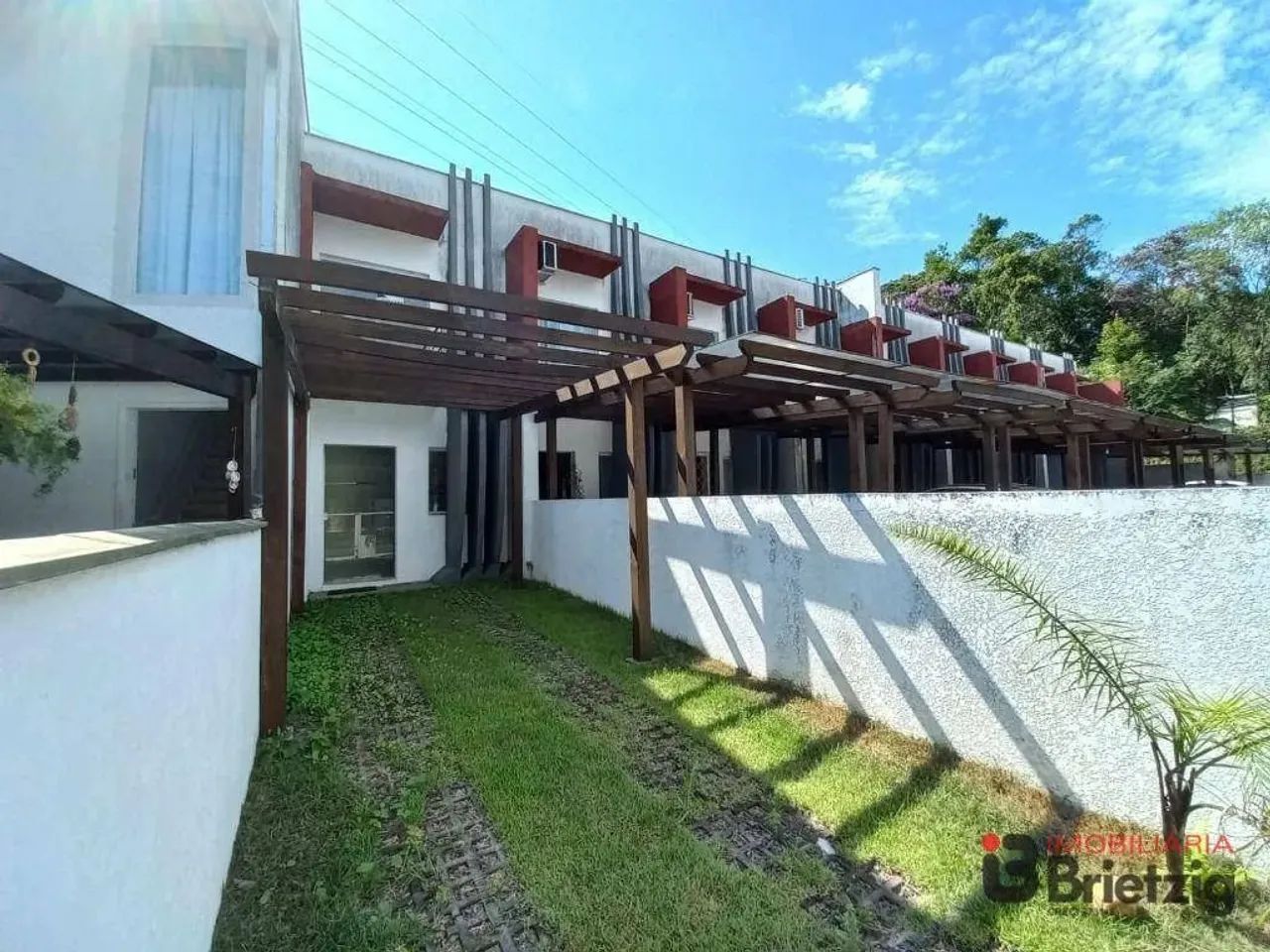 Casa com 2 dormitórios para alugar, 60 m² por R$ 1.800 + taxas/mês - Nova Brasília - Joinv